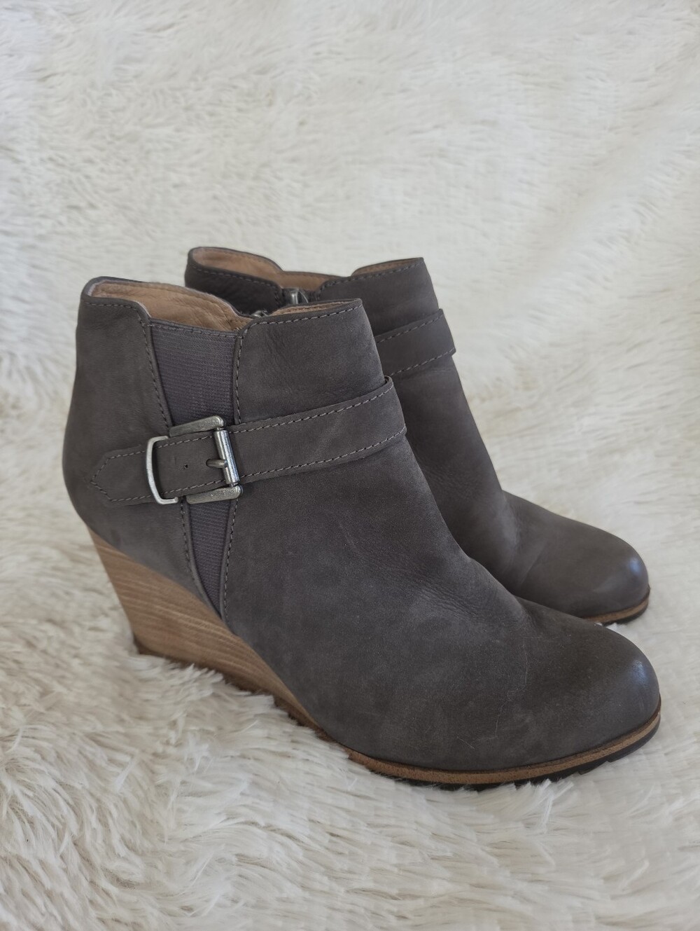 Caslon Addison Gray Suede Ankle Bootie Wedge Heel Side Zipper Women's Size 9.5